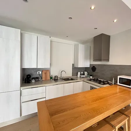 Vatican Family House 2 Baths & 3 *